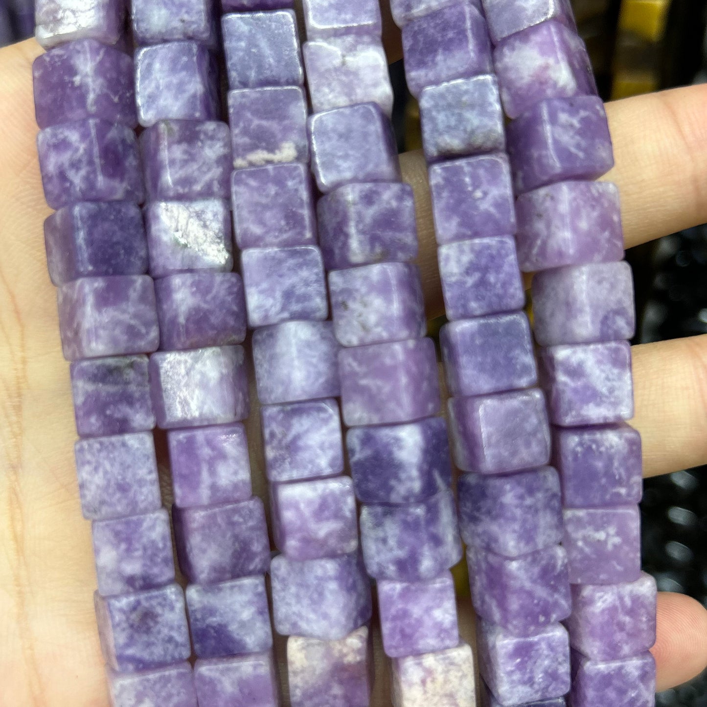 Perles cubiques en lépidolite 8 mm 15''