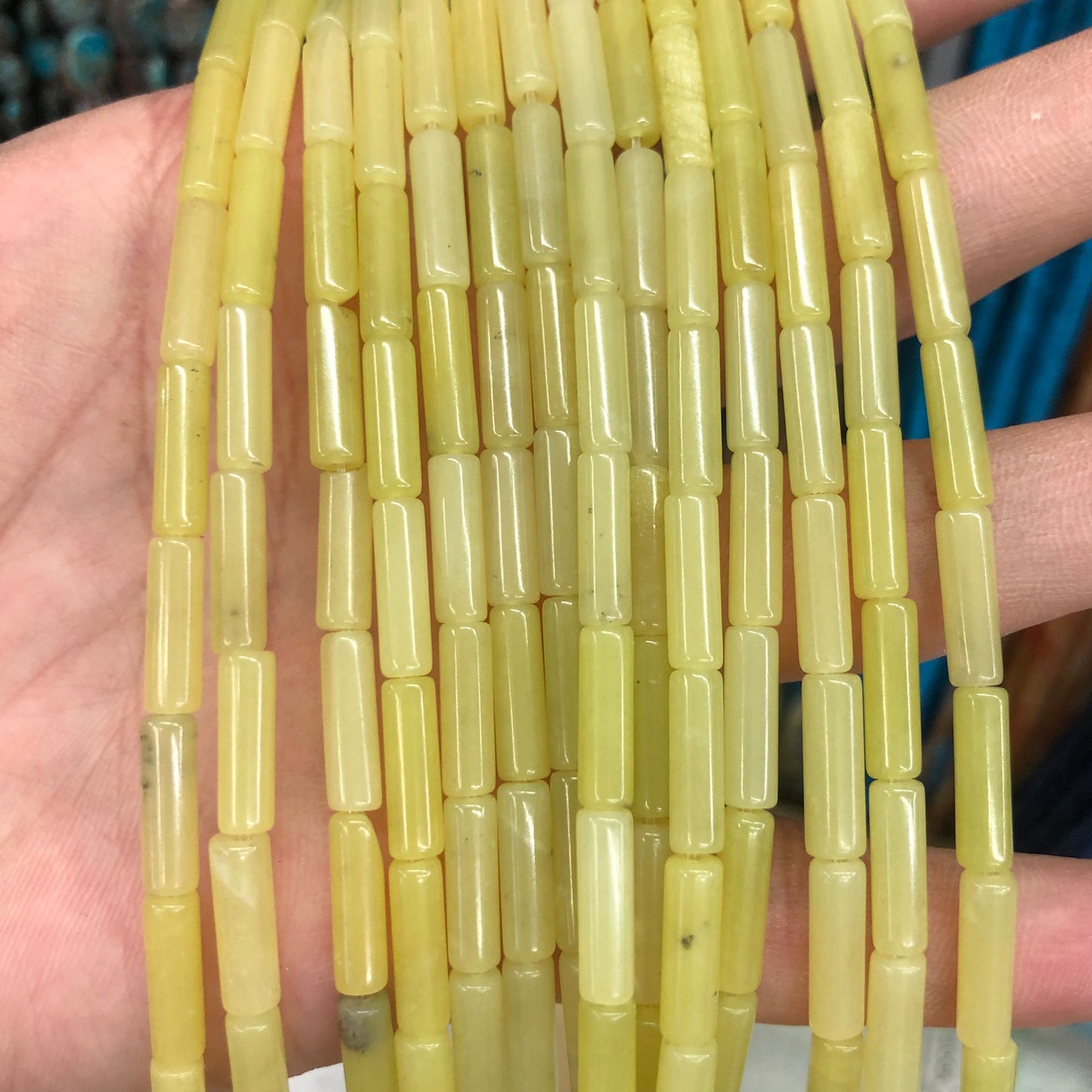 Perles tubes en jade citron 4x13 mm