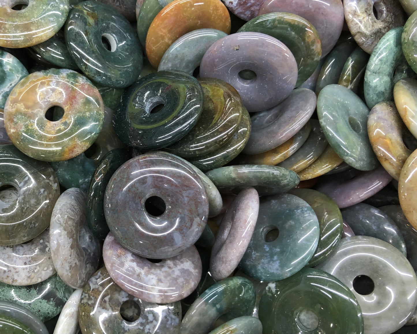 Snefnug Obsidian vedhæng, naturlig ædelsten, sten donut vedhæng 30 mm 40 mm 50 mm 1 stk