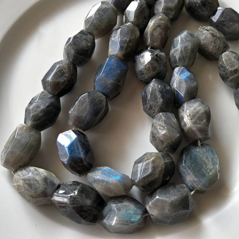 Perles de pépites de pierre à facettes en labradorite 18-20 mm 15''