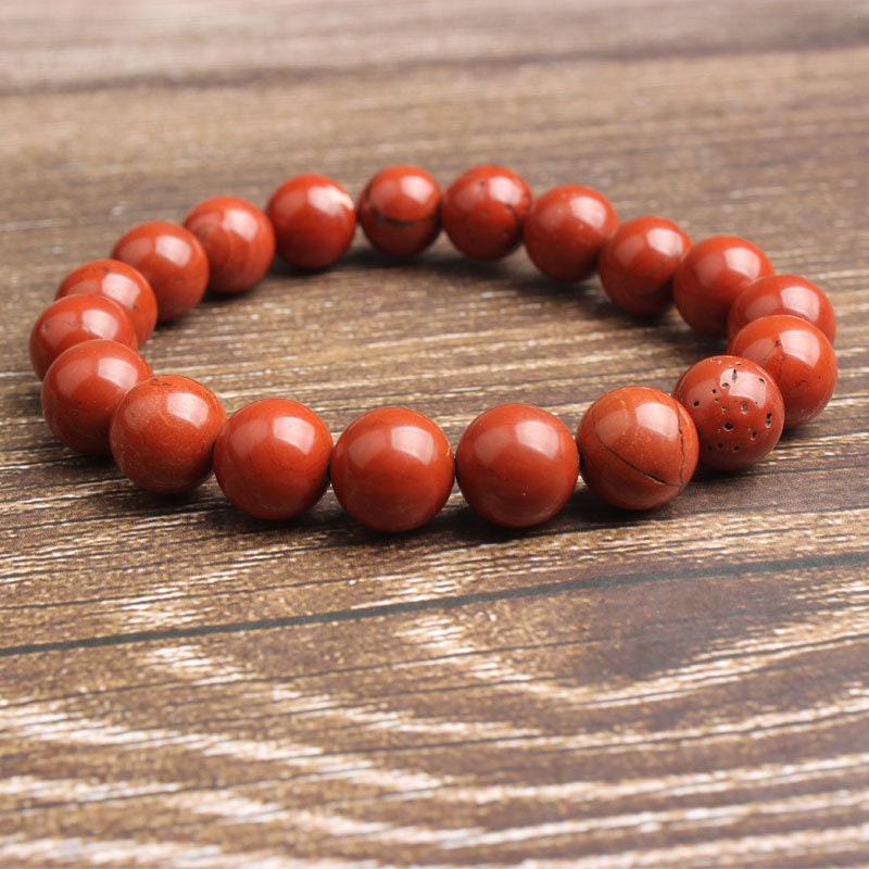 Un bracelet en jaspe rouge 8''