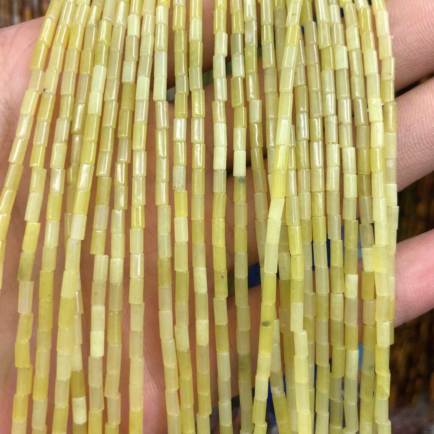 Perles tubes en jade citron 2x4 mm 15''