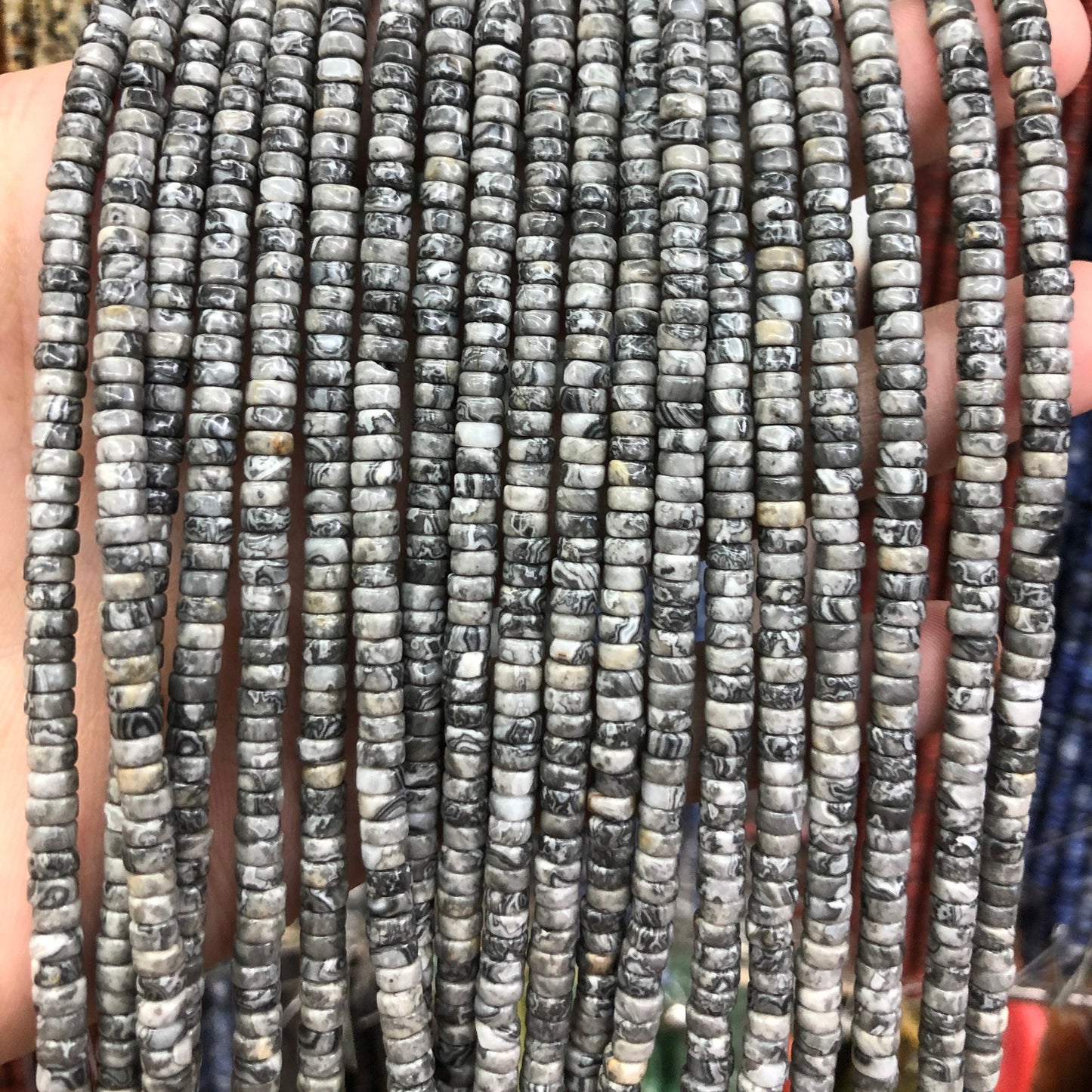 Perles rondelles en jaspe de soie gris 2x4 mm 15''