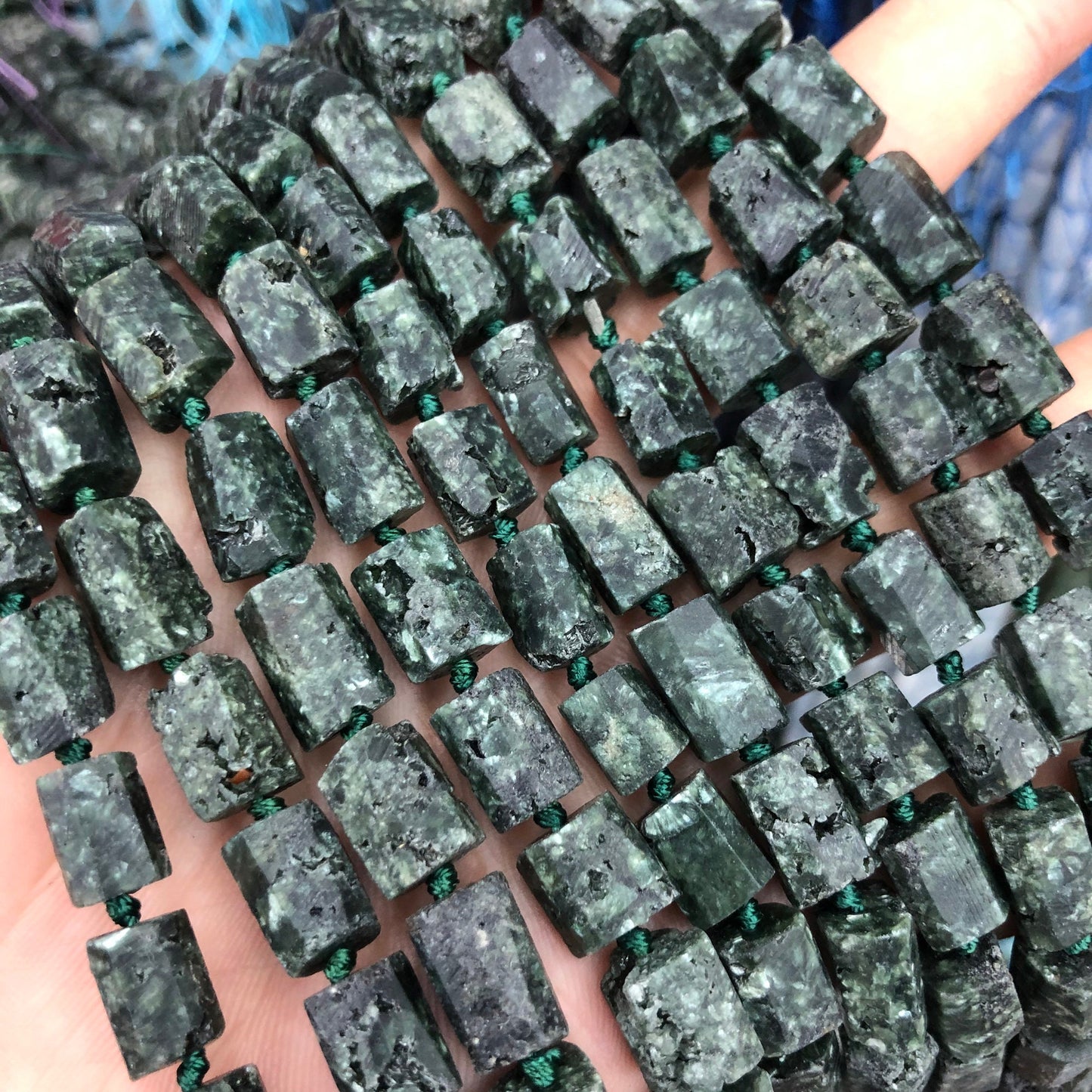 Ægte seraphinit, naturlig ædelsten, rørperle, rå sten 8-12 mm