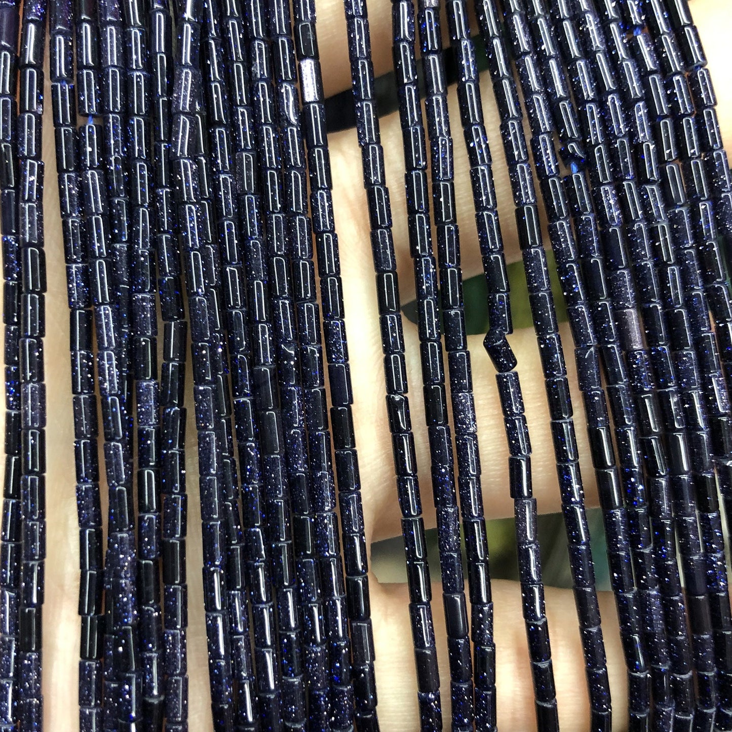 2x4 mm blå sandstensrørperler 15''