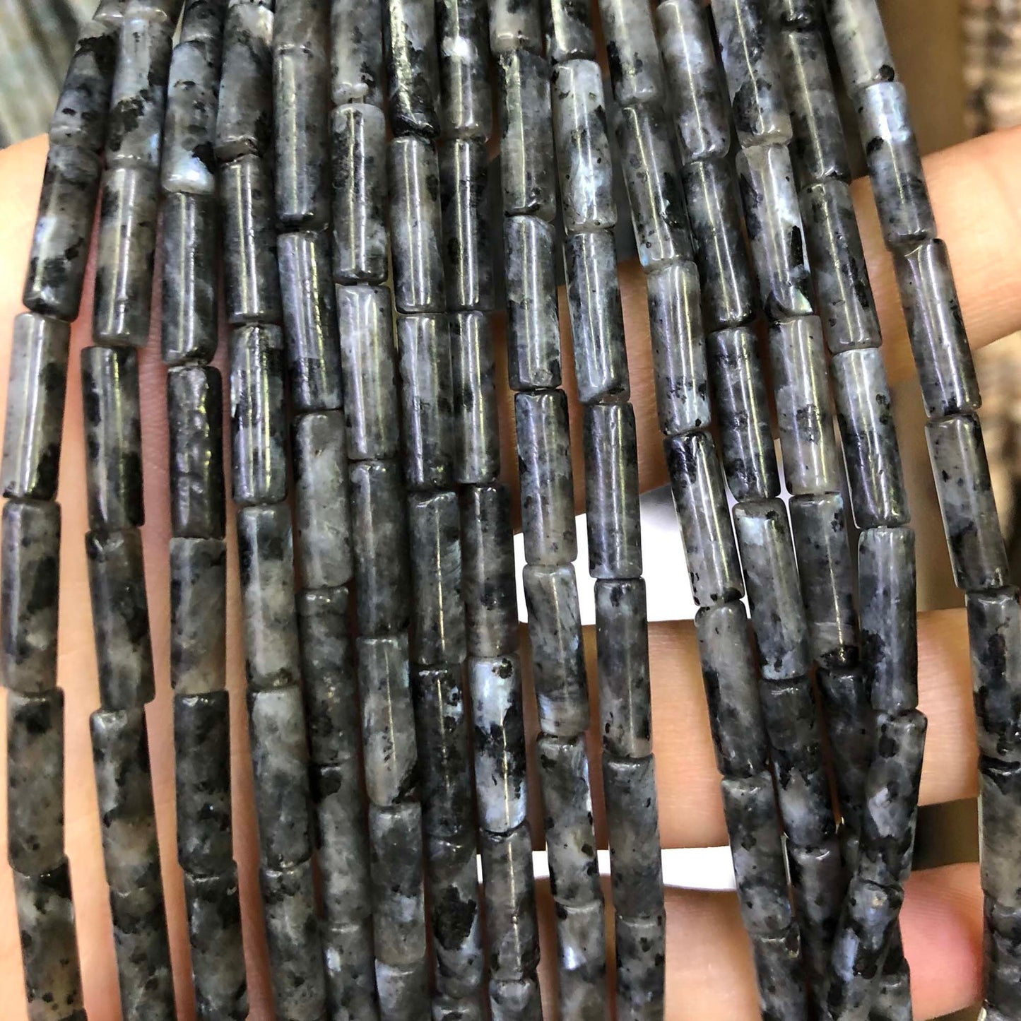 Perles tubulaires en labradorite noire 4x13 mm 15''