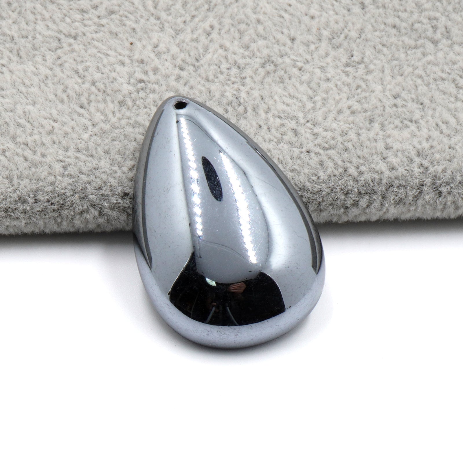 Halskæde med abalone-muslingeskal og dråbeformet vedhæng 45 cm