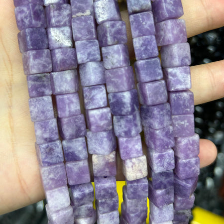 Perles cubiques en lépidolite 8 mm 15''