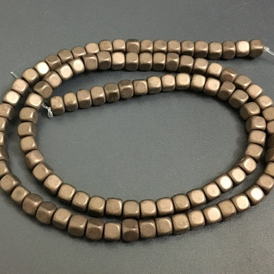 Perles cubiques mates en hématite de 4 mm, 15 pouces