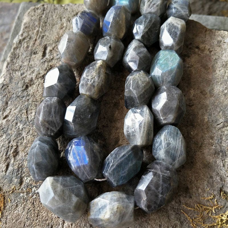 Perles de pépites de pierre à facettes en labradorite 18-20 mm 15''