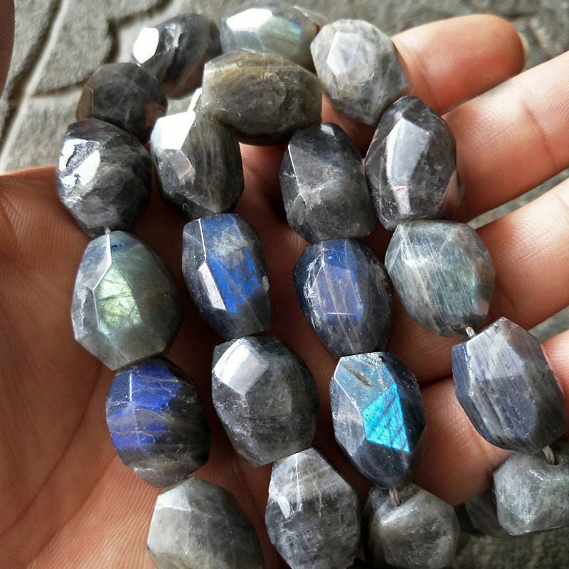 Perles de pépites de pierre à facettes en labradorite 18-20 mm 15''