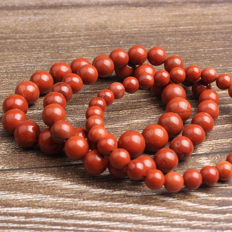 Un bracelet en jaspe rouge 8''