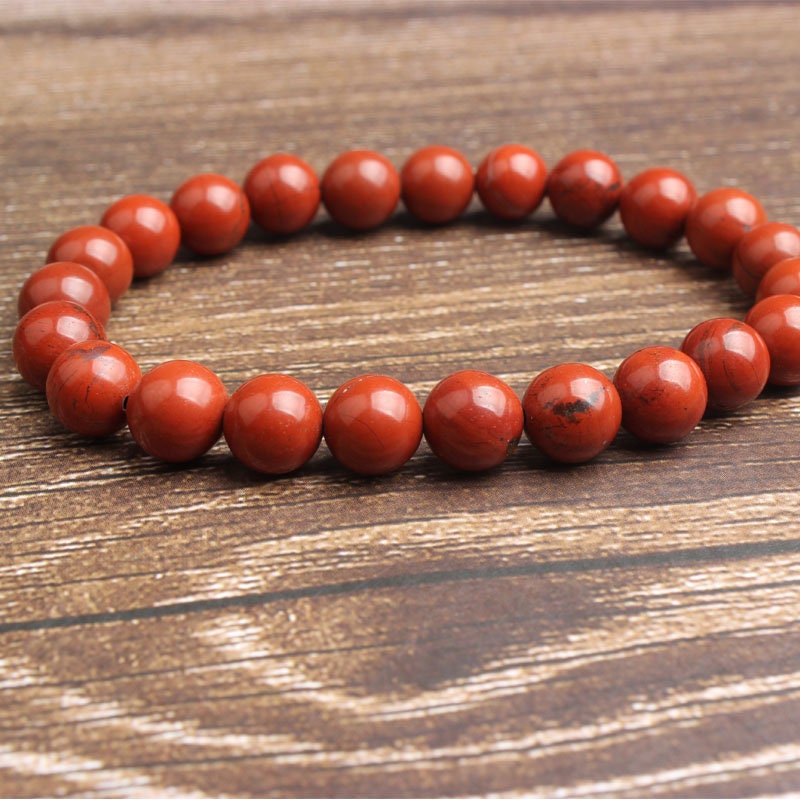 Un bracelet en jaspe rouge 8''