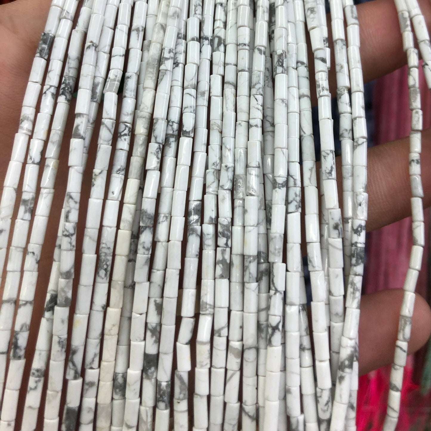 Perles en tube Howlite 2x4mm 15''