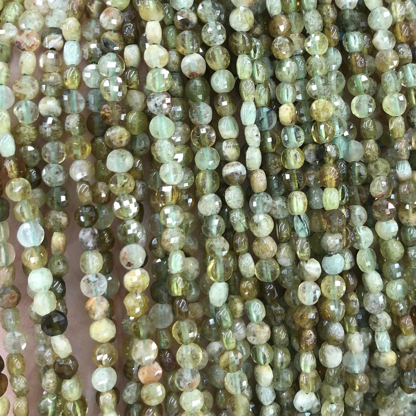 Perles à facettes en grenat vert 4 mm 15''