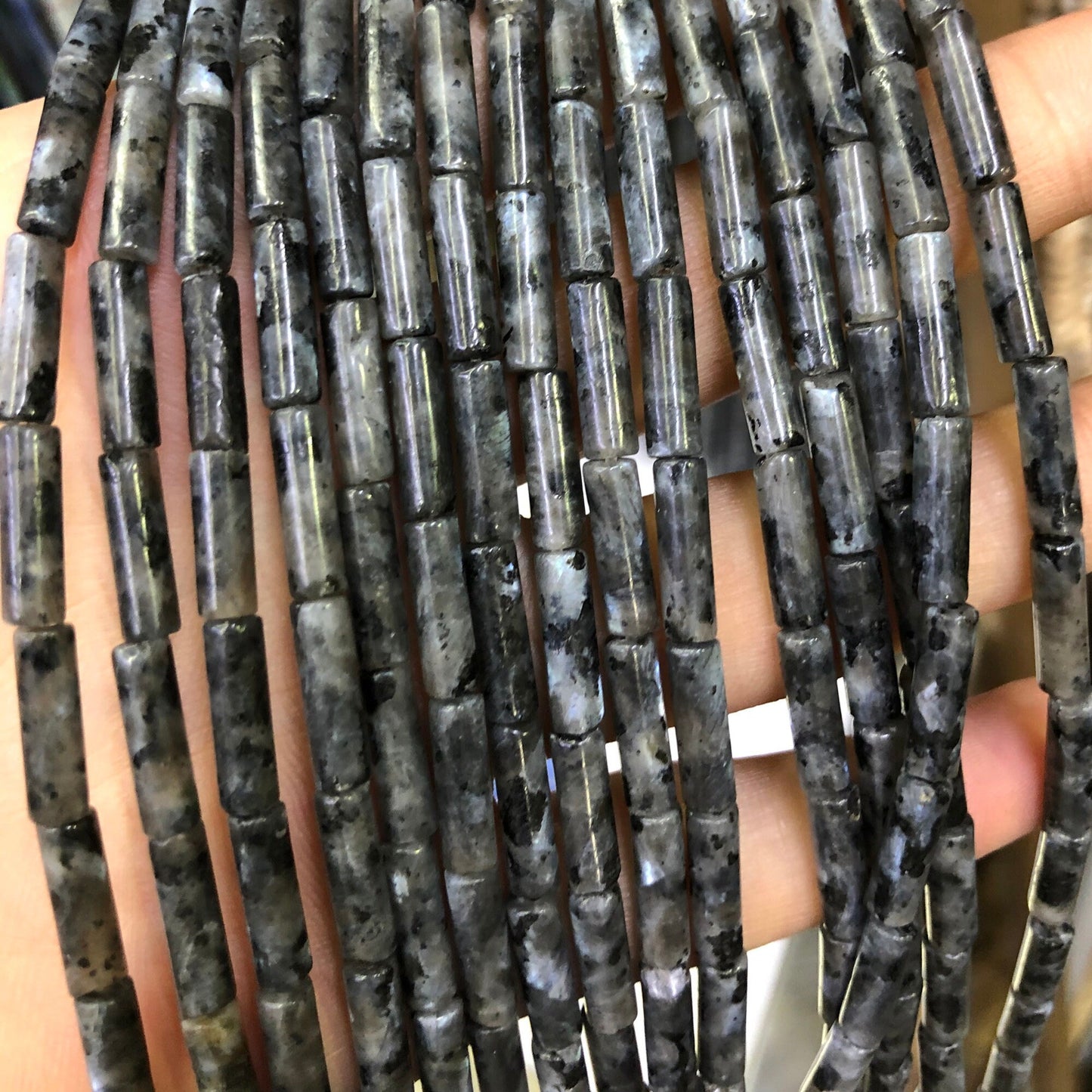 Perles tubulaires en labradorite noire 4x13 mm 15''